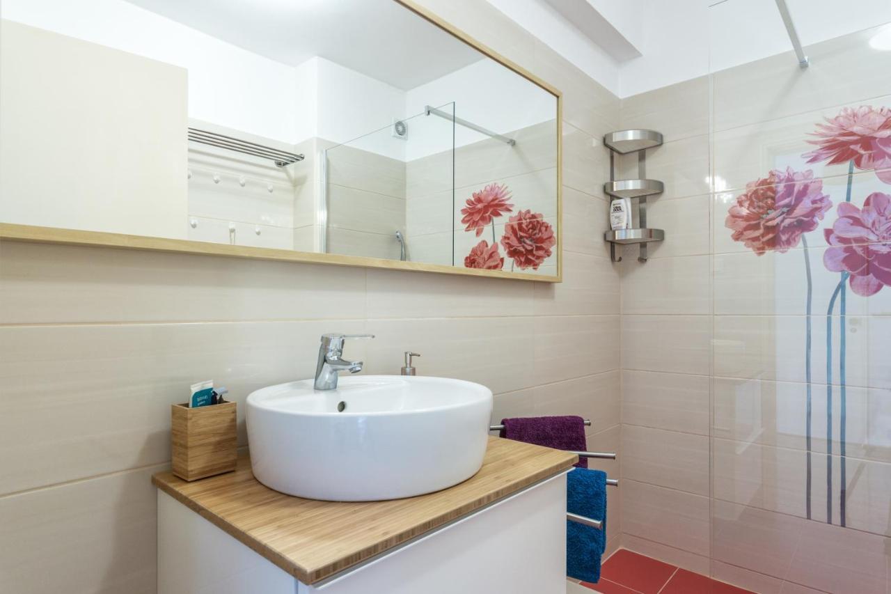 Magic Theatre Faro Center Apartment Bagian luar foto